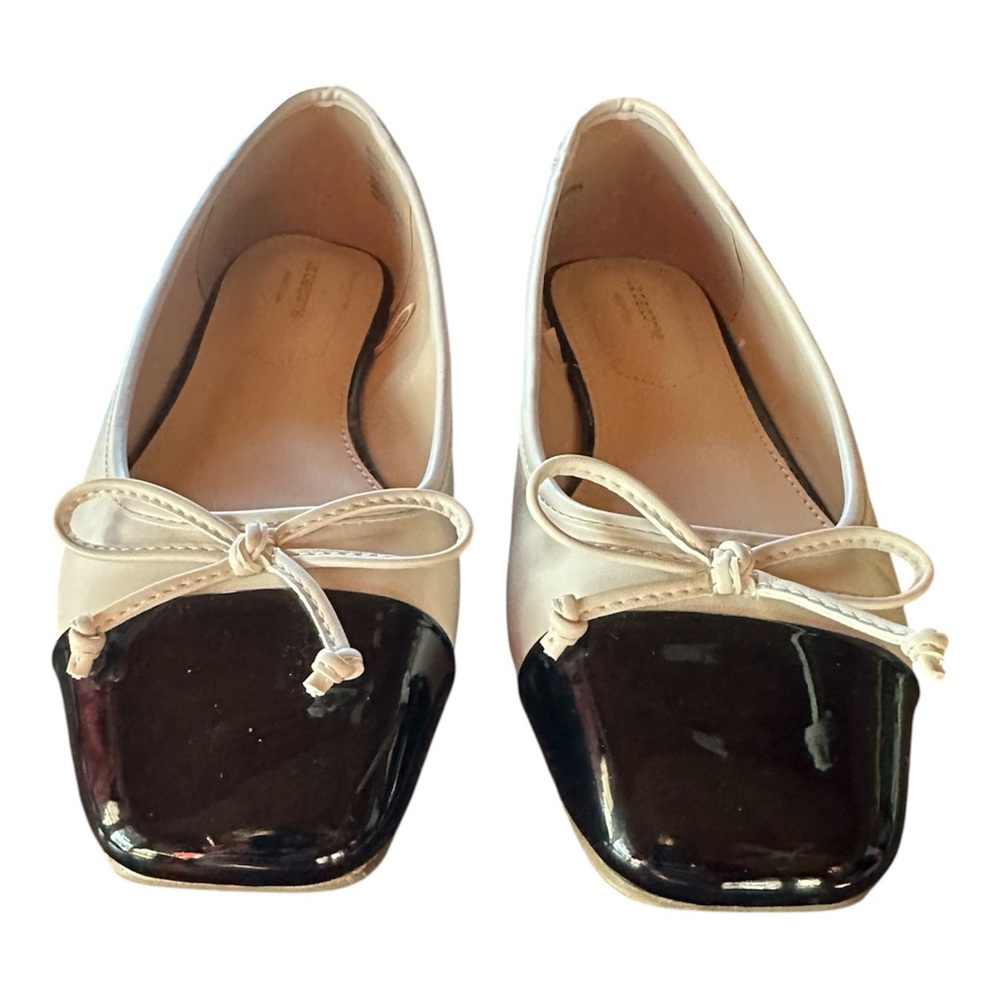 Liz Claiborne Beige Black Patent Square Cap Toe Bow Ballet Flats Size 9M Flora